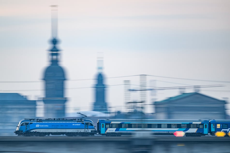 Bei einer Fahrkartenkontrolle in einem Eurocity-Zug machte die Polizei einen interessanten Fund. (Symbolfoto)