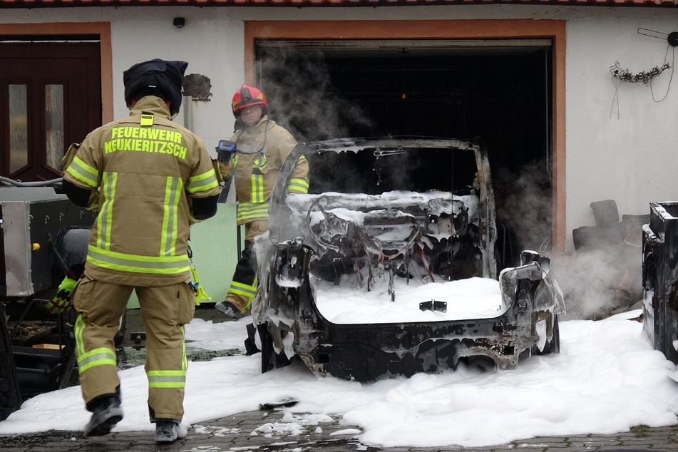 Der Wagen wurde bei dem Brand völlig zerstört.