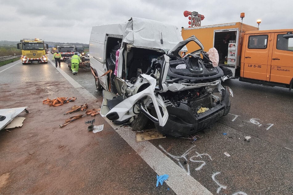 Für den Fahrer kam jede Hilfe zu spät. Er starb noch an der Unfallstelle.