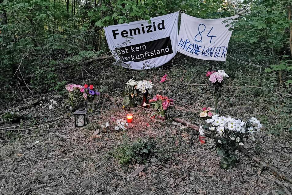Die Gedenkstätte im Auwald.