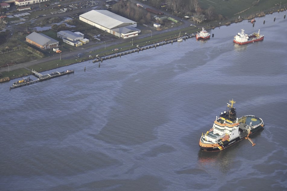 Leck in Ölpipeline: Nord-Ostsee-Kanal wohl bis Samstag gesperrt