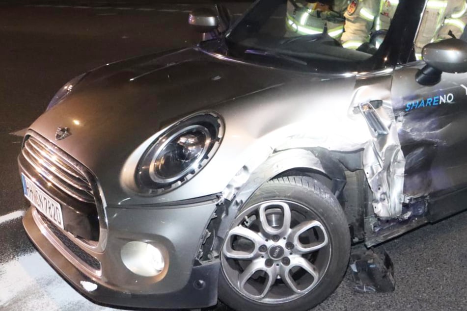 Crash zwischen BMW und Carsharing-Mini: Plötzlich taucht der Vater auf und behauptet, gefahren zu sein