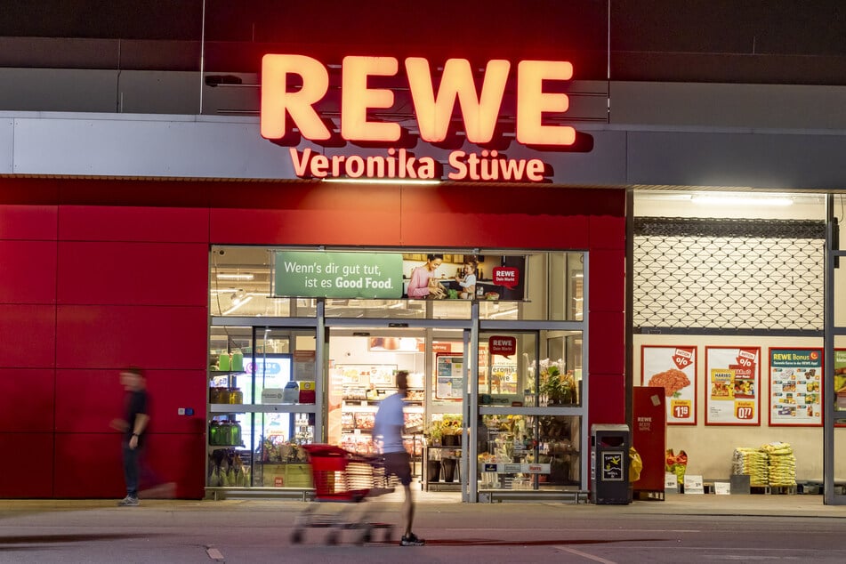 Zwei REWE-Diebe (28, 36) sorgten am Donnerstagabend nahe dem Heidenauer Bahnhof für Ärger.