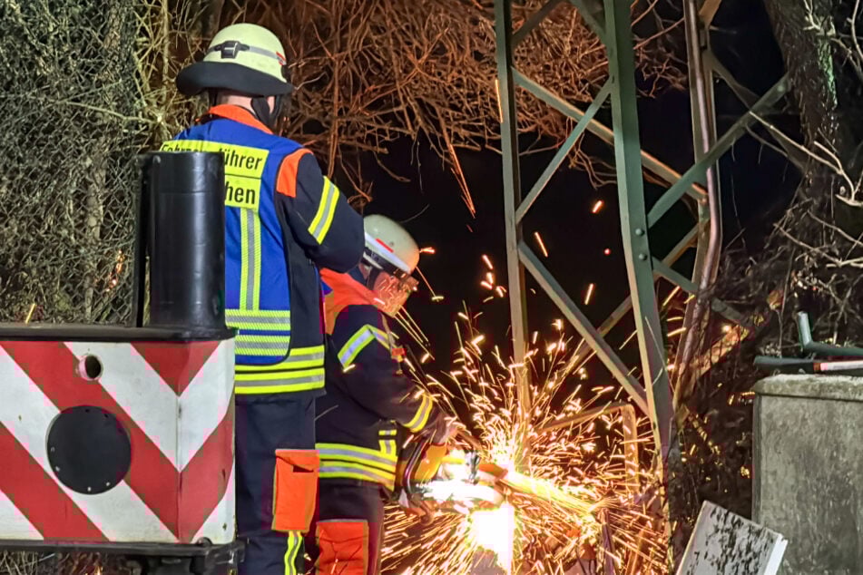 In Over im Landkreis Harburg musste die Feuerwehr vier Tage nach einem Crash noch mal zur Unfallstelle fahren.