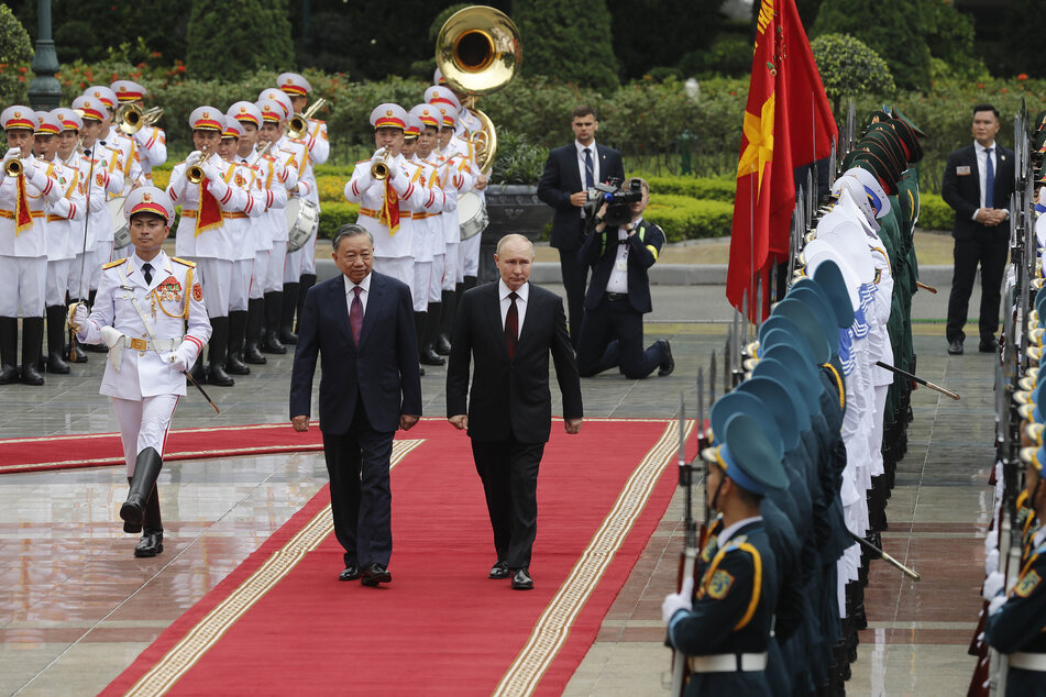 Der vietnamesische Präsident To Lam (66, l) und der russische Präsident Wladimir Putin (71, r).