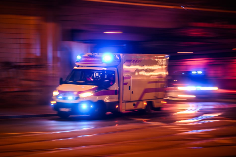 Jede Hilfe zu spät kam für einen jungen Autofahrer (†18) im Ostalbkreis nach einem schweren Unfall. (Symbolbild)