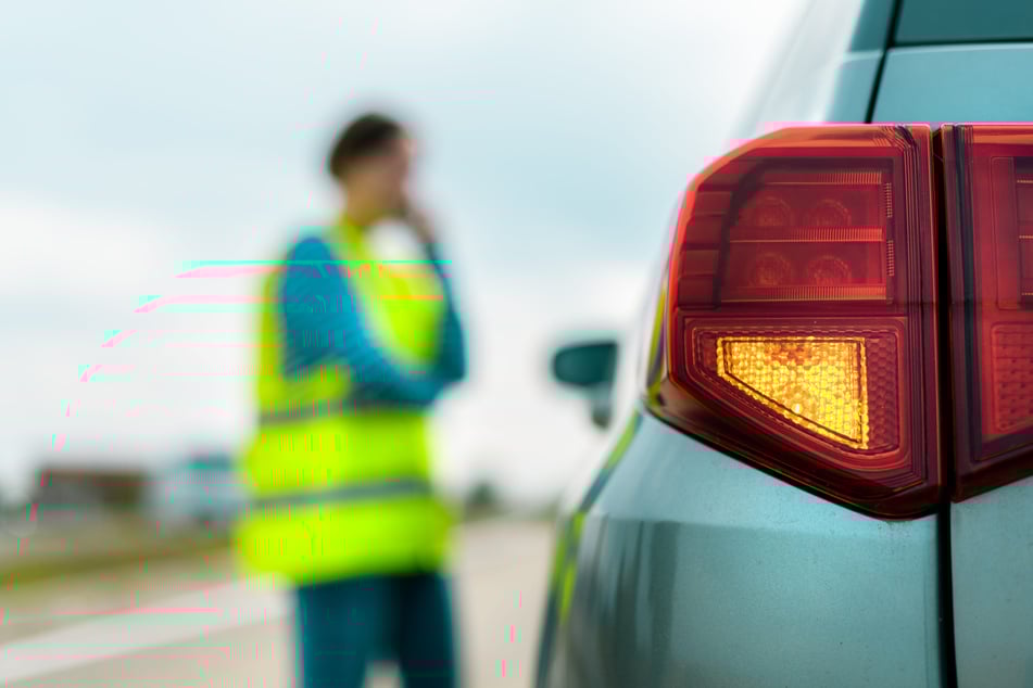 Der 17-Jährige hielt mit seiner Warnweste mehrere Personen an. (Symbolbild)