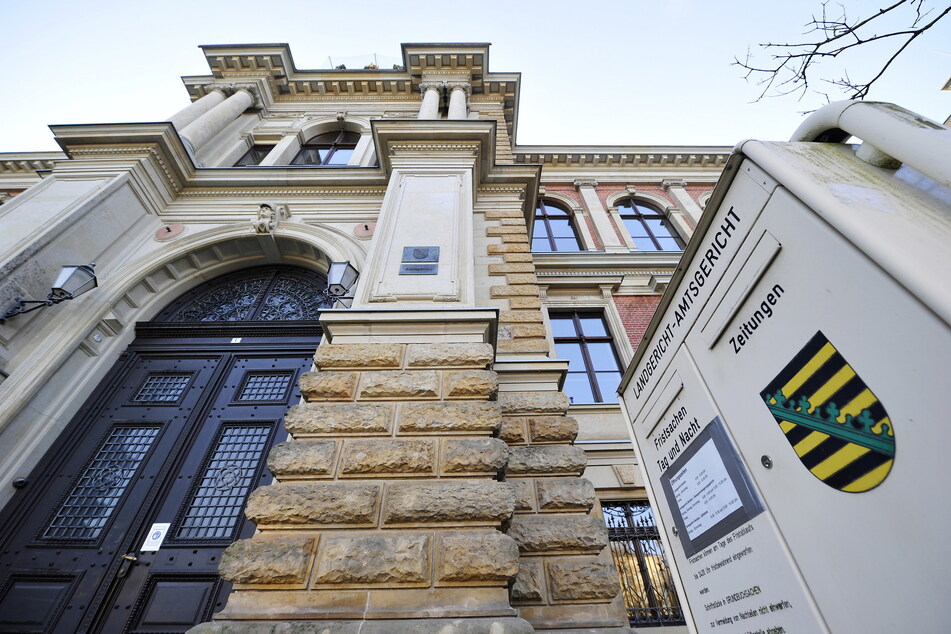 Ein Pärchen wurde am Landgericht Zwickau zu Haftstrafen verurteilt. Sie haben laut Anklage eine Mädchen (9) sexuell missbraucht.