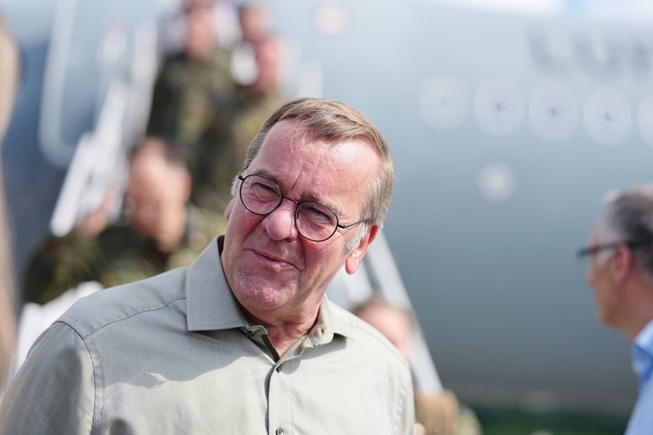 Verteidigungsminister Boris Pistorius (66, SPD) hat Venezuela Hilfe durch die Bundeswehr angeboten.