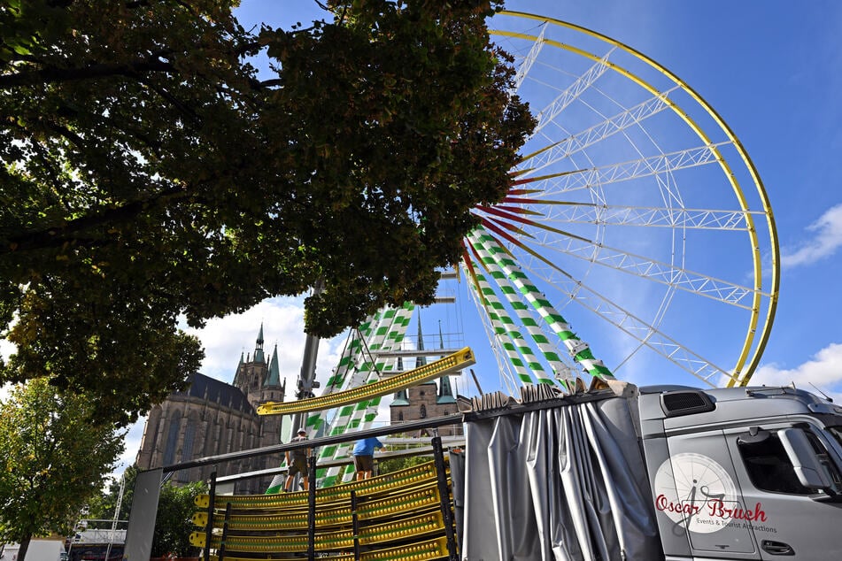 Ein Highlight des Erfurter Oktoberfestes ist das 55 Meter hohe Riesenrad.