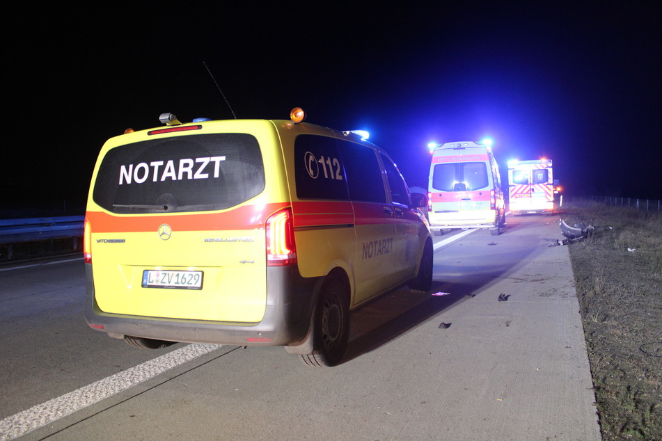 Auf der A38 bei Leipzig kam es am Sonntagabend zu einem Unfall. Mehrere Rettungskräfte waren im Einsatz vor Ort.