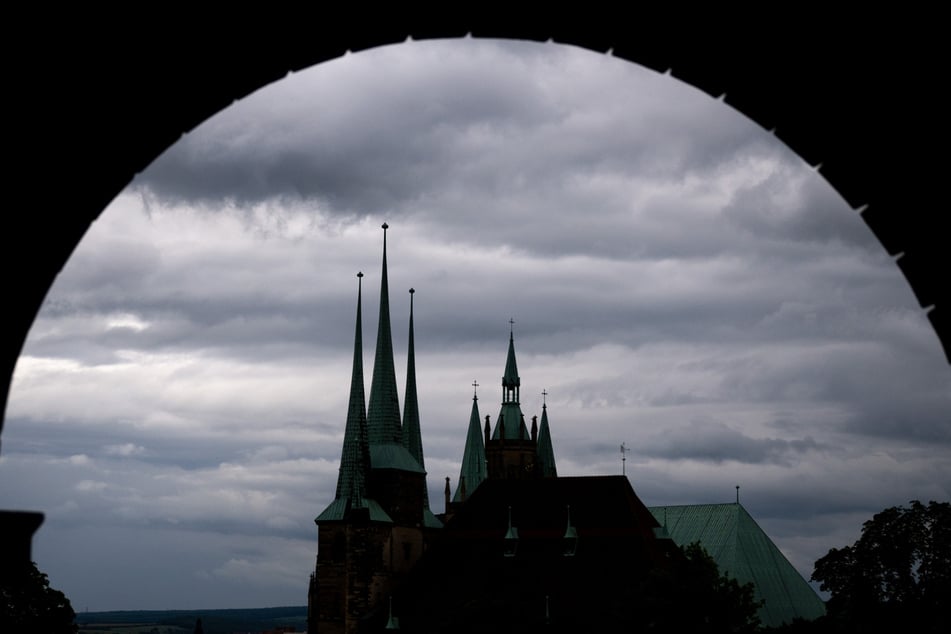 In Erfurt arbeiten seit Kurzem mehrere Ämter etwa an der Frage, wo Straßenlaternen gedimmt werden könnten. (Symbolfoto)