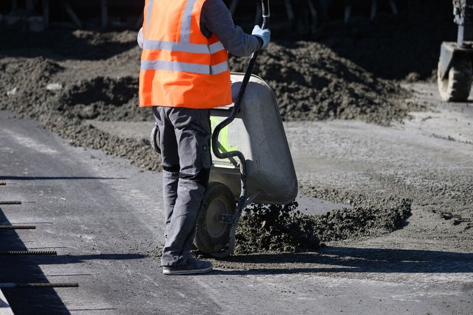Zwei Granaten-Funde haben die Arbeiten an der A4-Anschlussstelle Wilsdruff verzögert. (Symbolfoto)