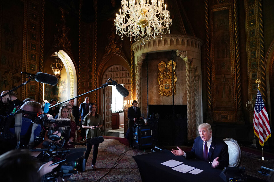 Während seiner Präsidentschaft hielt sich Donald Trump (76) häufig in seinem Palast Mar-a-Lago im Nobelort Palm Beach auf. Hier gibt er eine Pressekonferenz im Jahre 2018.