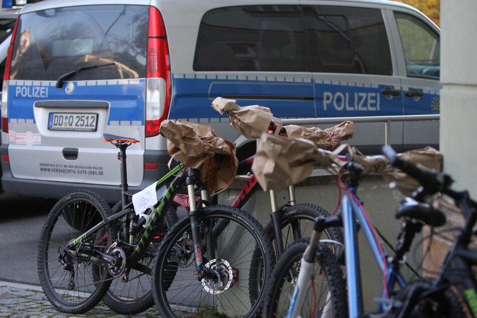 Gestohlene Fahrräder wurden von der Polizei beschlagnahmt. Weil die Räder anschließend illegal weiterverkauft wurden, landete der Fall vor Gericht.