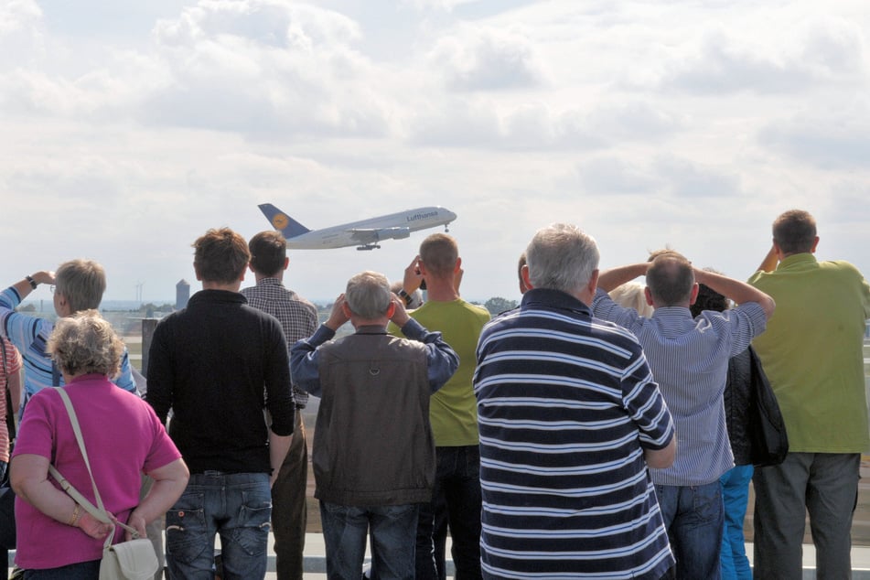 Angehörige und Luftfahrt-Begeisterte hatten am Flughafen monatelang das Nachsehen - und dürfen sich jetzt wieder freuen. (Archivbild)