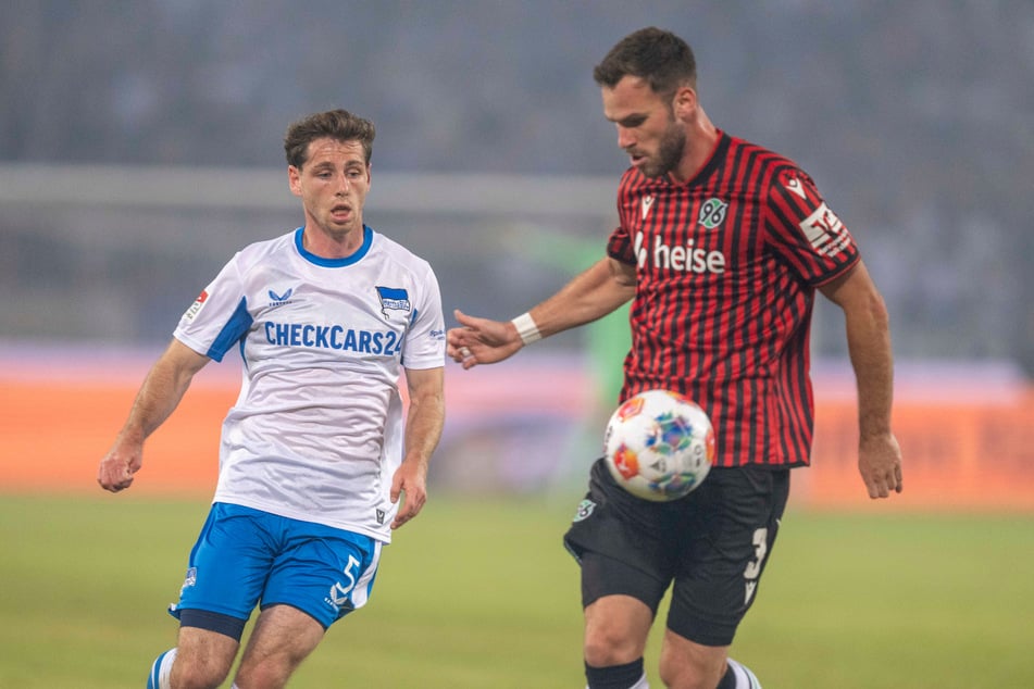 Seit der Verletzung hat Jensen (l.) kein einziges Mal bei den Hertha-Profis gespielt.