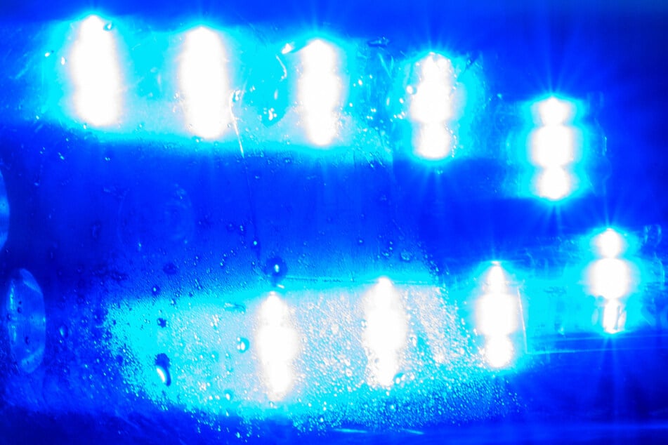 Die Polizei bittet die Bevölkerung bei der Suche nach einem Senior aus Dresden-Gohlis um Mithilfe.