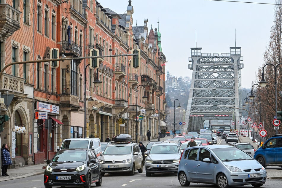 In den Winterferien darf hier nur noch rechts abgebogen werden.