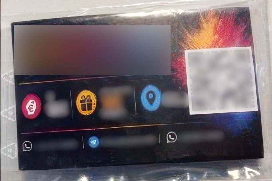 Wer solche Kunststoffpäckchens im Briefkasten hat, sollte es sofort der Polizei melden.