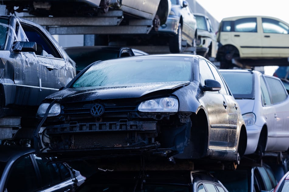 Kaputte Autos werden immer häufiger einfach in der Öffentlichkeit "entsorgt".