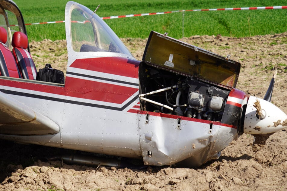 Kleinflugzeug bei Start in Bayern abgestürzt: Insassen haben Schutzengel dabei