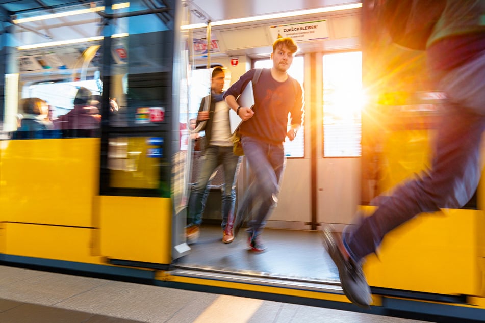 Die Landeshauptstadt Sachsens ist gut mit dem Auto, der Bahn oder dem Flugzeug erreichbar.