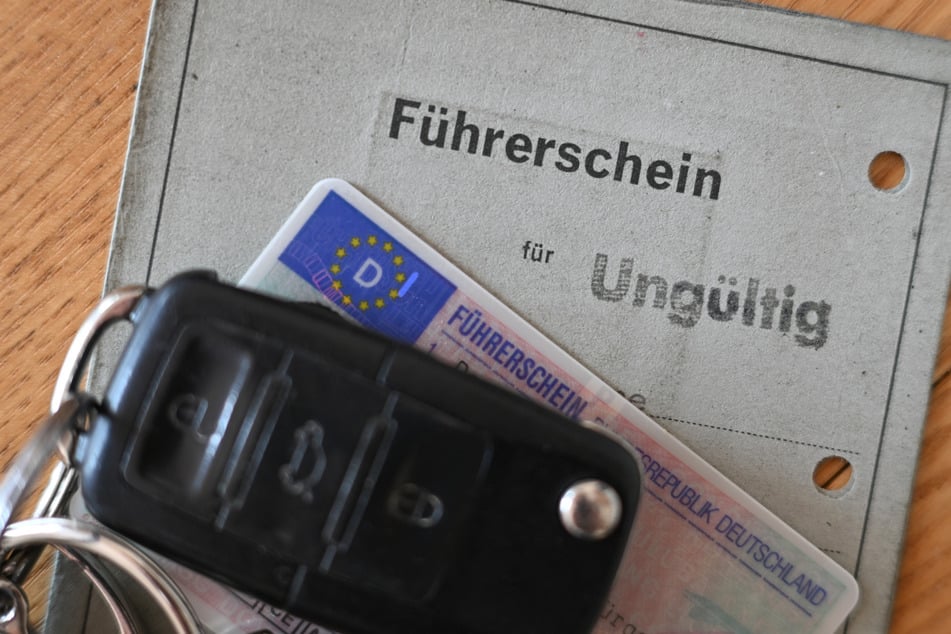 Für eine Vereinheitlichung müssen alte Führerscheine nach und nach umgetauscht werden. (Symbolbild)