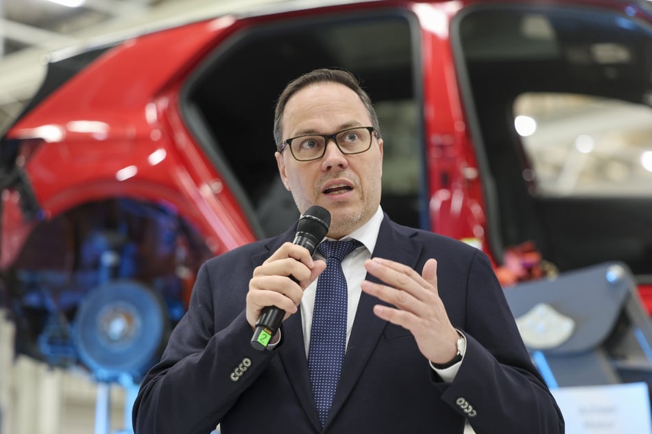 Wirtschaftsminister Dirk Panter (51, SPD) sieht eine klare Gelegenheit für Sachsen.