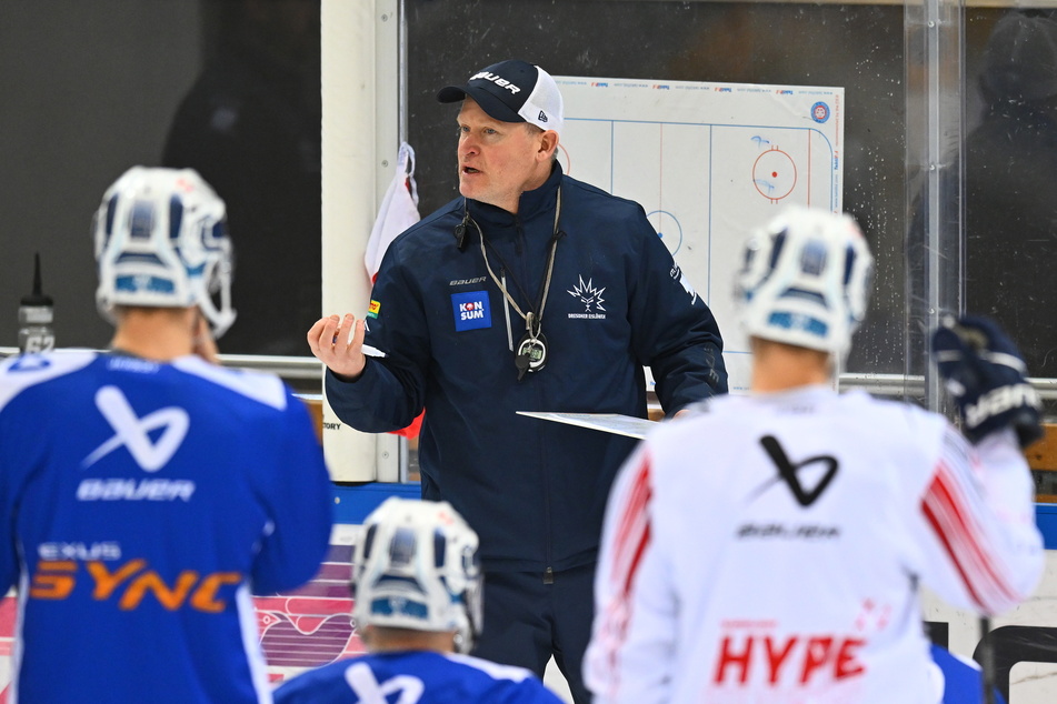 Trainer Niklas Sundblad (51) schaut zwar auf die Tabelle, aber legt den Fokus klar auf die Leistung der eigenen Mannschaft.