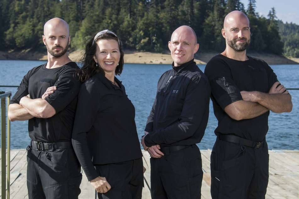 Die Coaches Markus von Hauff (40, v.l.n.r.), Nadja Petranovskaja (48), Felix Köster (31) und Julien Kottysch (38) werden sich in der Serie um die Promis kümmern.