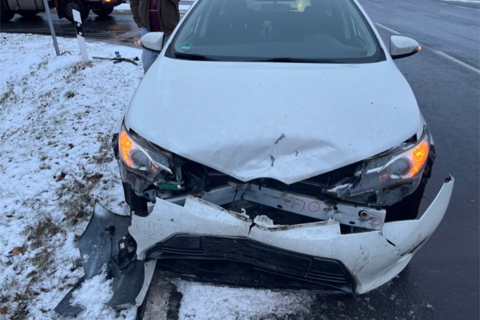 Beide Fahrzeuge waren nach dem Unfall nicht mehr fahrbereit.