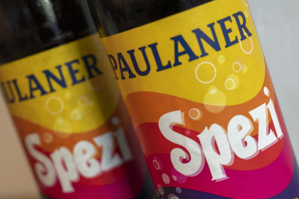 Wellen und Retrofarben: Orientieren sich die Verbraucher im Supermarkt am Design der Flasche?
