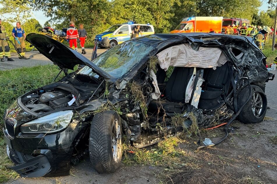 Der BMW der verunglückten Familie erlitt einen Totalschaden.