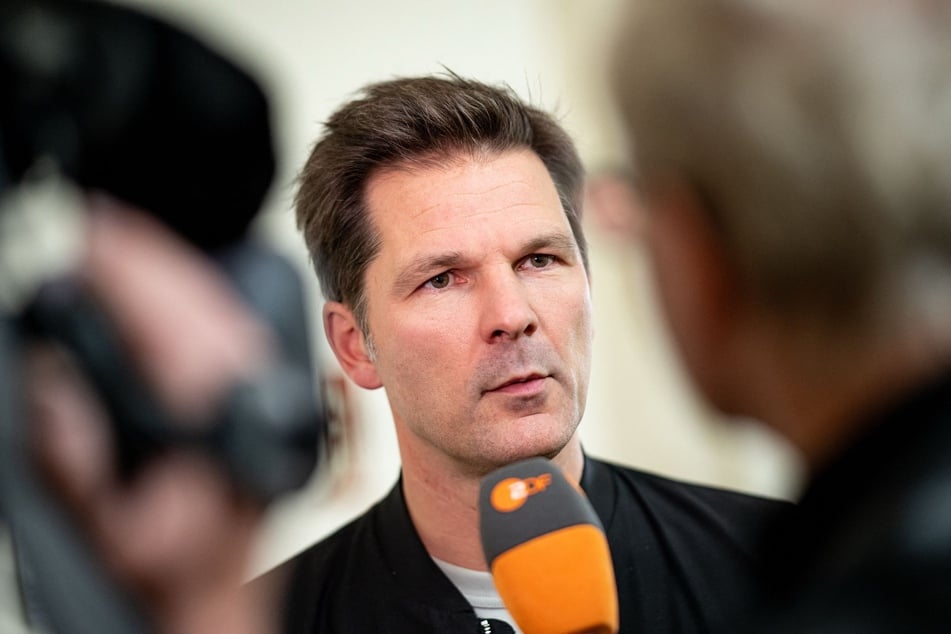 SPD-Spitzenkandidat Steffen Krach (47) hatte bereits in dieser Woche sachliche Gespräche über eine mögliche Koalition mit den Linken angekündigt. Nun sollen die Sondierungsgespräche starten.