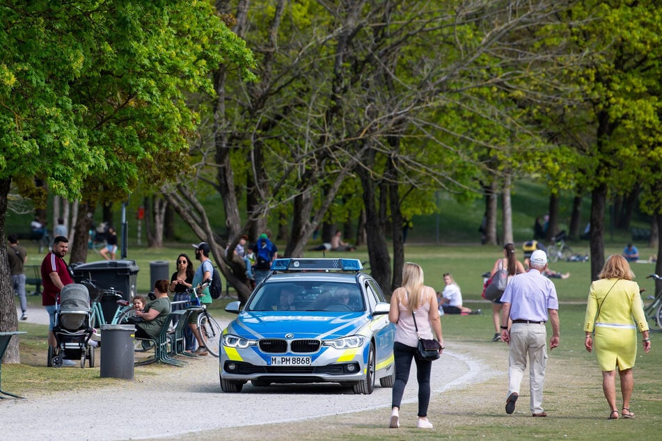 Im Münchner Westpark eskaliert ein Konflikt - ein Mann muss danach ins Krankenhaus gebracht werden. (Archiv)