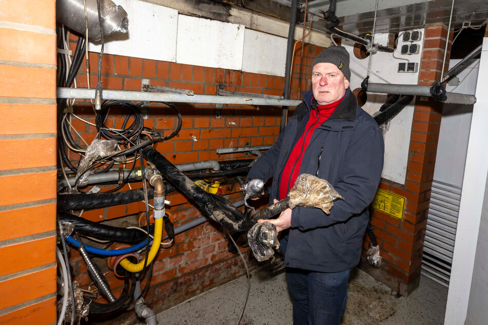 Gastwirt Jens Bauermeister (59) muss die Elektrik im Keller wohl erneuern lassen.