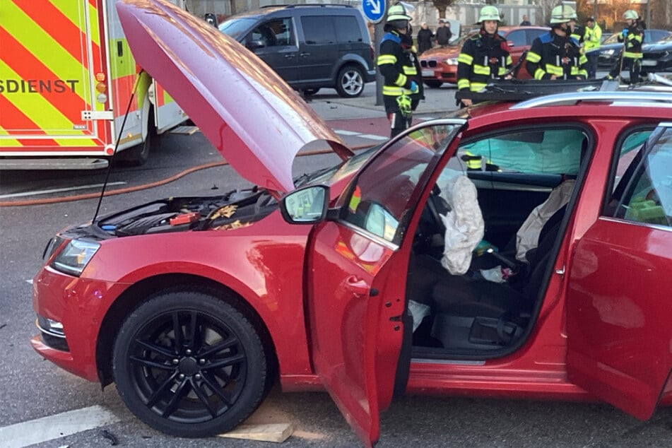 Tragischer Abbiege-Unfall: Kind (†4) stirbt bei Crash im Münchner Osten