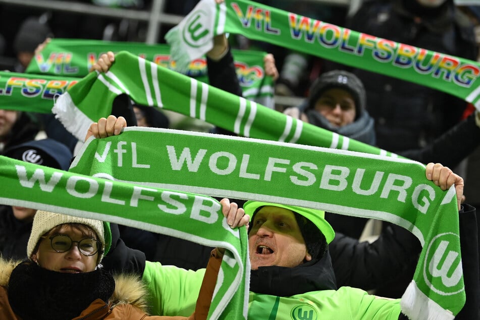 Weniger als vier Wochen vor der ersten Pokalrunde wissen die Wolfsburger Fans noch nicht, wo sie zum Auswärtsspiel eigentlich hinreisen sollen.