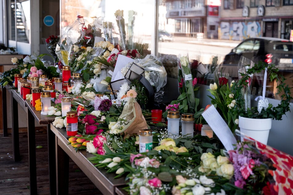 Messerattacke: Trauer um erstochenen Restaurant-Inhaber: Täter auf der Flucht