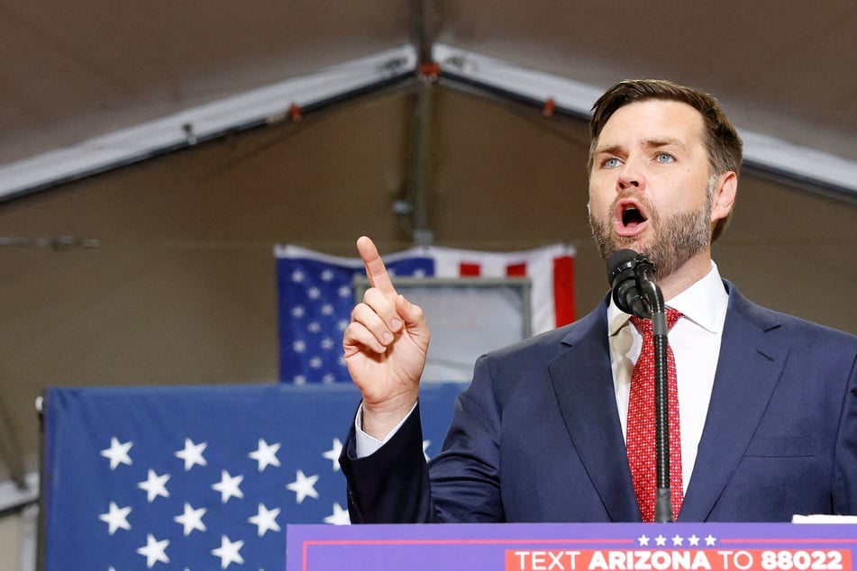 JD Vance gets ruthlessly booed while delivering speech to firefighters union