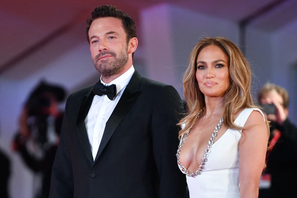 Are things starting to turn around for Jennifer Lopez (r.) and Ben Affleck?
