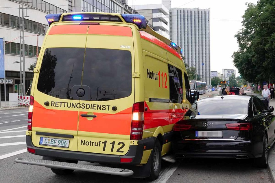 Krankenwagen-Crash in Chemnitzer City: Mehrere Verletzte