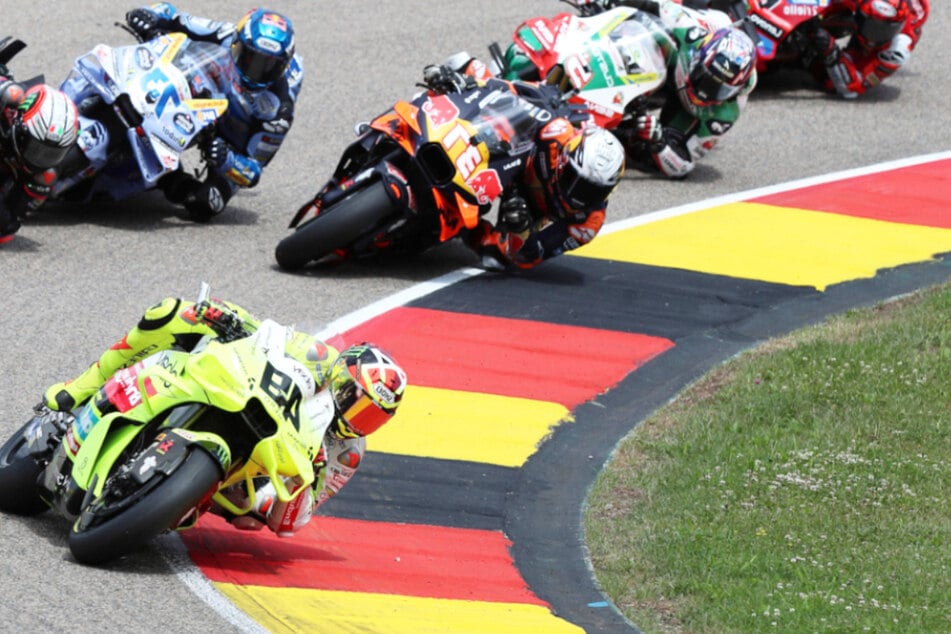 Vom 10. bis 12. Juli heizen die schnellsten Maschinen des Motorsports über den Sachsenring.