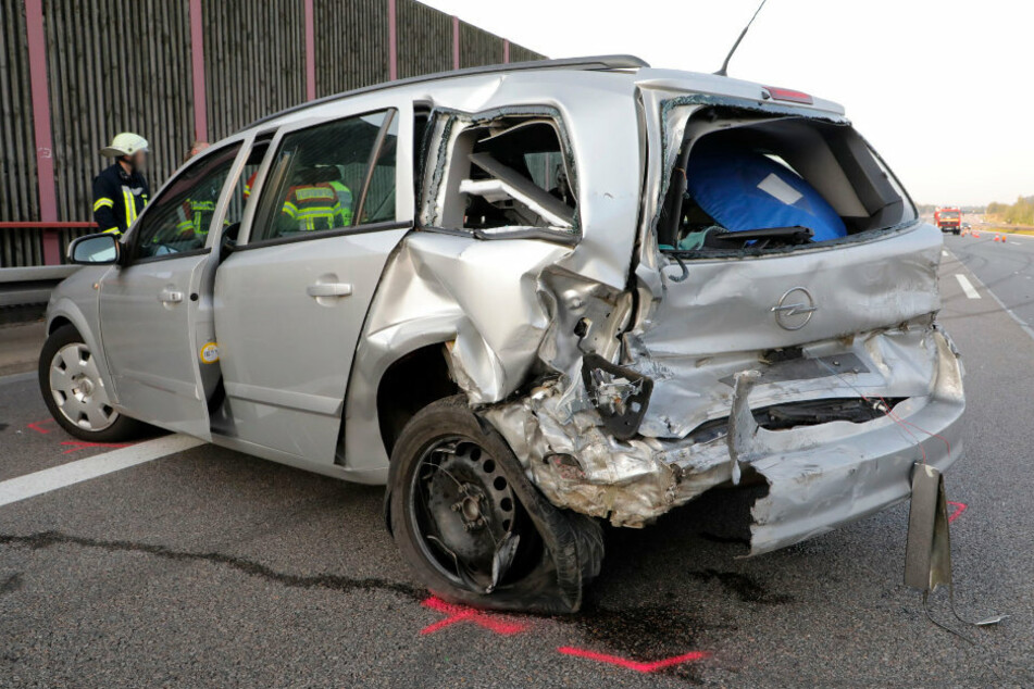 Am Sonntag sind auf der A4 zwei Opel aufeinander gefahren.