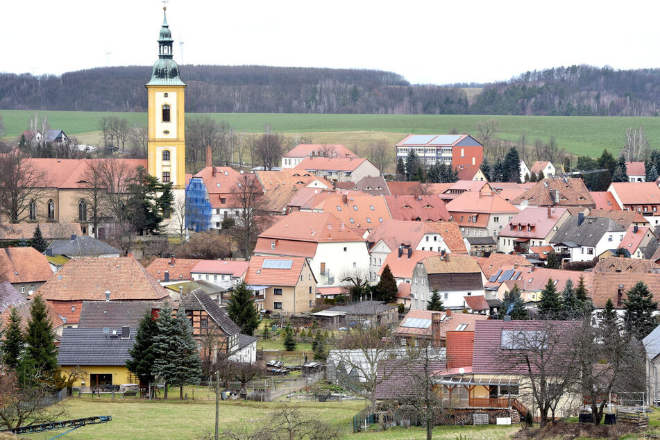 Bernstadt auf dem Eigen (3200 Einwohner) wird weder Kirche noch Rathaus vergolden lassen.