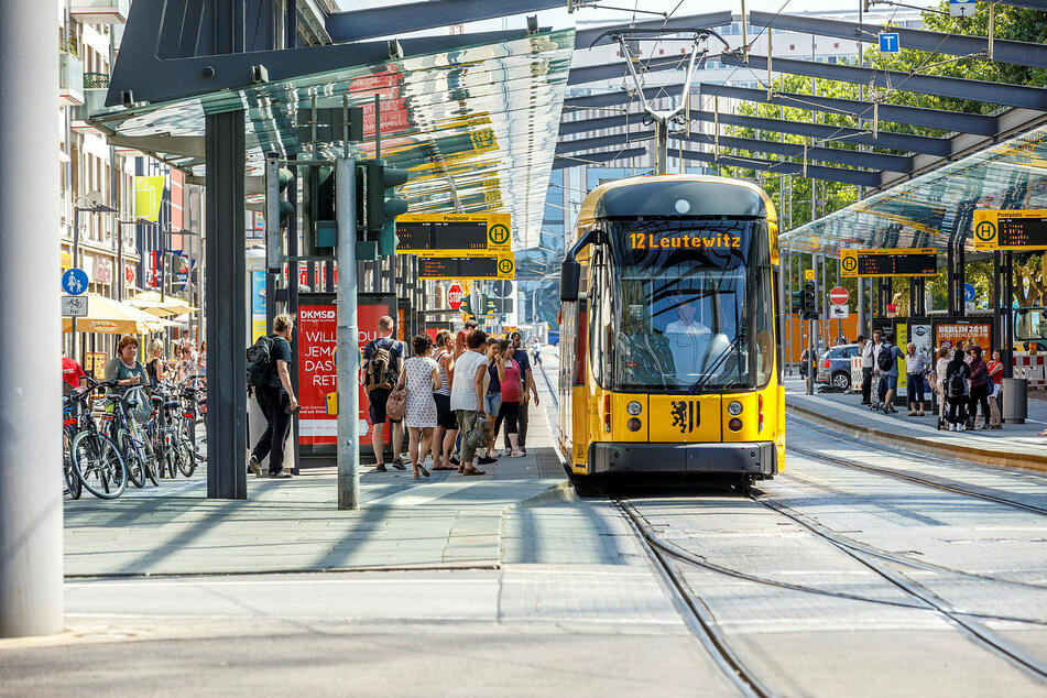 In Straßenbahnen der Linien 4 und 12 kam es zu sexuellen Belästigungen. (Archivbild)