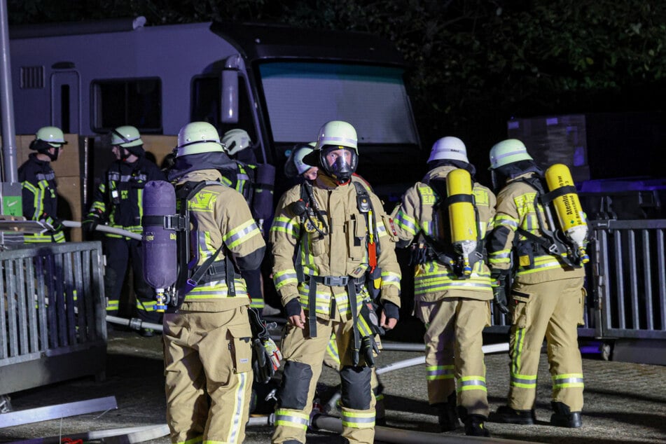 Die Feuerwehr musste am Montagabend mit rund 50 Einsatzkräften zu einem Einsatz nach Remscheid-Stursberg ausrücken.