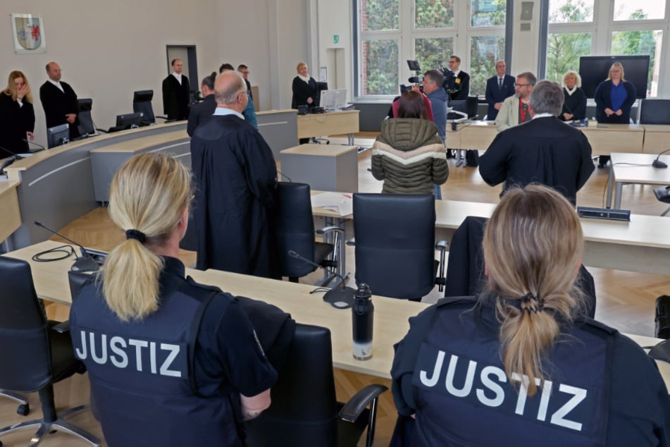 Am Donnerstag sagte die Großmutter des Achtjährigen aus. Sie sagte an einer Stelle, dass sie nicht wissen wolle, was mit ihrem Enkel passiert sei.