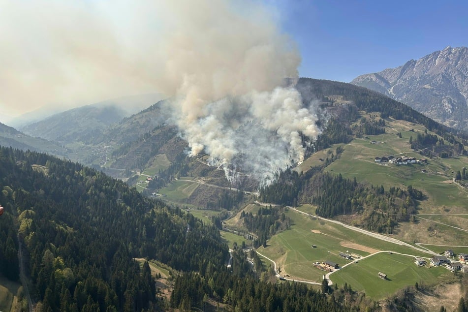 Der Waldbrand breitet sich weiter aus.